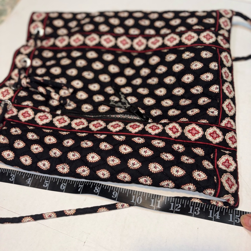 Vera Bradley retired drawstring backpack in the "Classic Black" paisley pattern - Picture 3 of 15